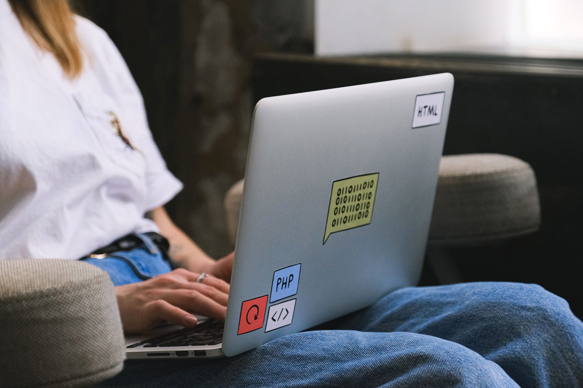 Claude Code empata con Cursor: la guerra de los asistentes IA que nadie te está contando